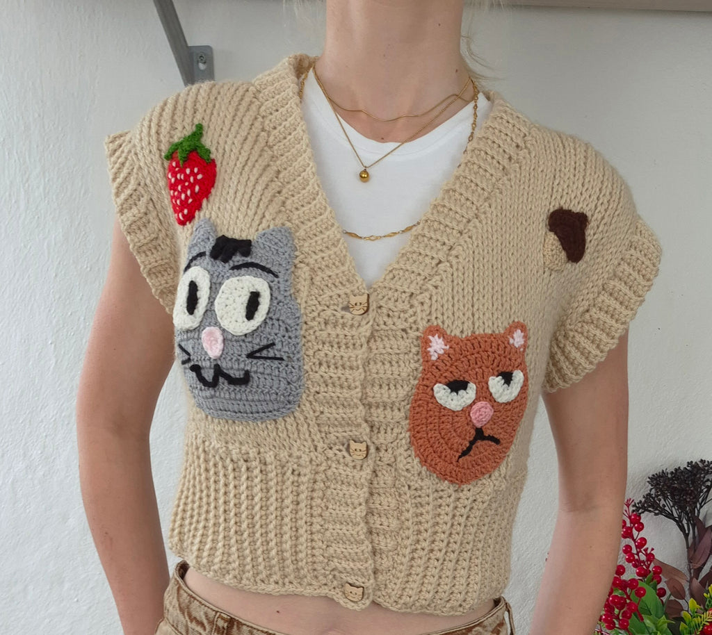 Beige Hand-Crocheted Cat Vest – Cropped, Artsy, One-of-a-Kind, Colorful Cat Appliqués, Playful Handmade Knitwear, Storybook-Inspired Crochet Top, Fun Layering Piece for Soft Girl and Cottagecore Fashion