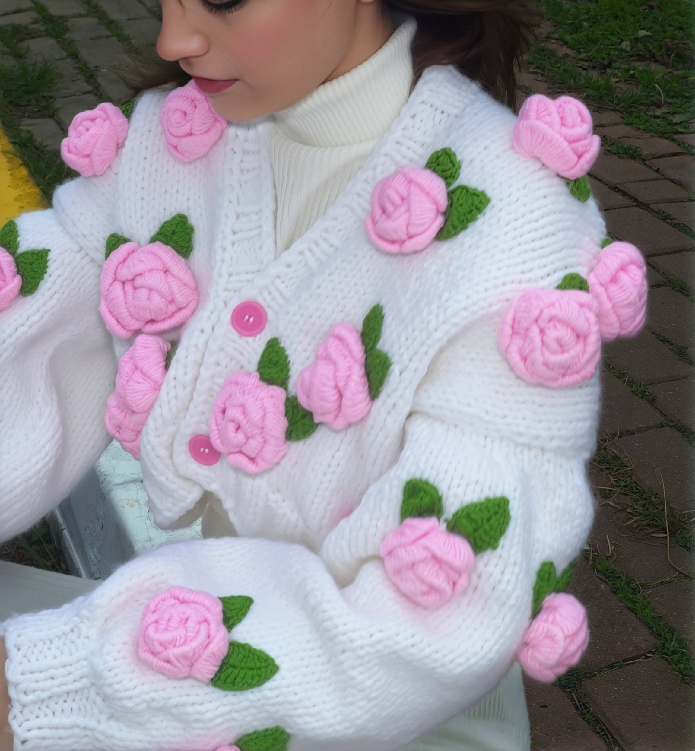 Cozy Wool-Blend White Handknitted Bridal Cardigan with 3D Pink Roses – Chunky Oversized Soft Girl Knitwear, Romantic Handmade Crochet Pullover, Pastel Fashion Layering Sweater, Cozy Artisan Handmade Knit, Gift for Her