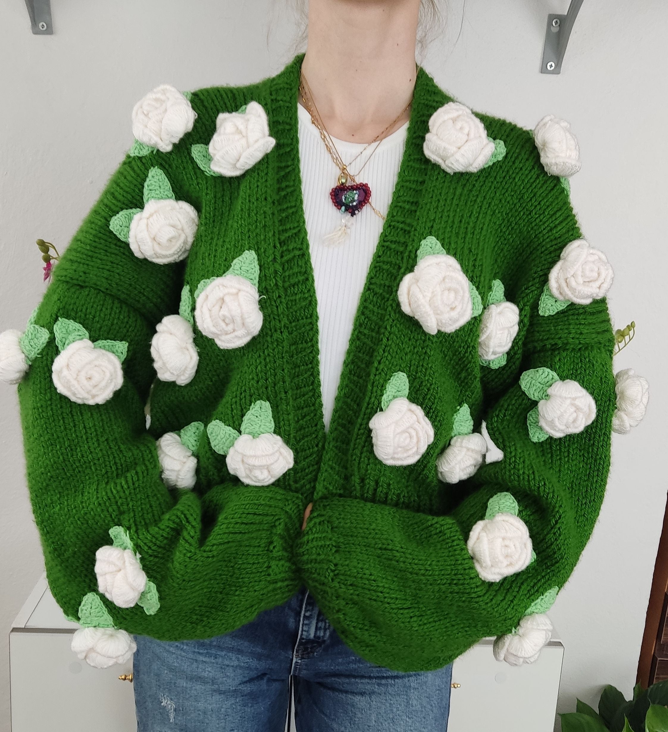 Green Handknit Floral Cardigan with White 3D Roses – Cozy Romantic Handmade Knitwear, Oversized Soft Girl Crochet Pullover, Whimsical Artisan Cardigan, Chunky Knit Layering Top, Gift for Her, Cottagecore Fashion