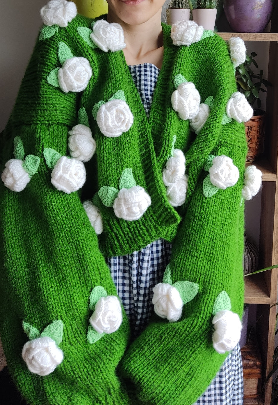 Green Handknit Floral Cardigan with White 3D Roses – Cozy Romantic Handmade Knitwear, Oversized Soft Girl Crochet Pullover, Whimsical Artisan Cardigan, Chunky Knit Layering Top, Gift for Her, Cottagecore Fashion