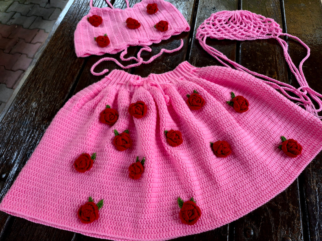 Pink Crocheted Crop Top & Mini Skater Skirt Set with 3D Red Roses & Mesh Headpiece – Soft Girl Coquette Outfit, Handmade Crochet Two-Piece, Vibrant Pink Aesthetic, Cute Kawaii Set, Festival & Photoshoot Knitwear, Gift for Her