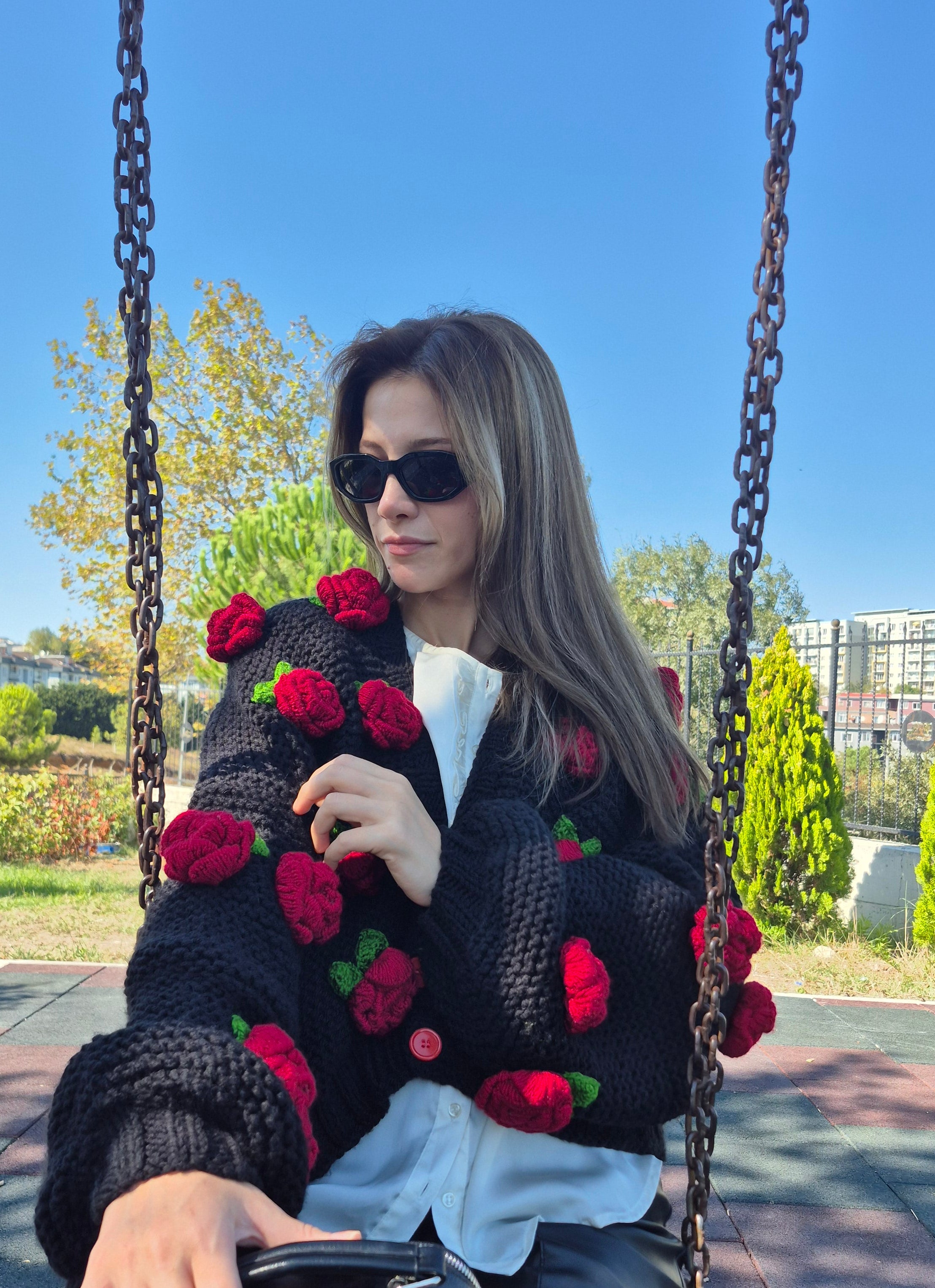 Chunky Oversized Hand-Knit MIRMIKA Cardigan with Vibrant Hand-Crocheted Red Roses