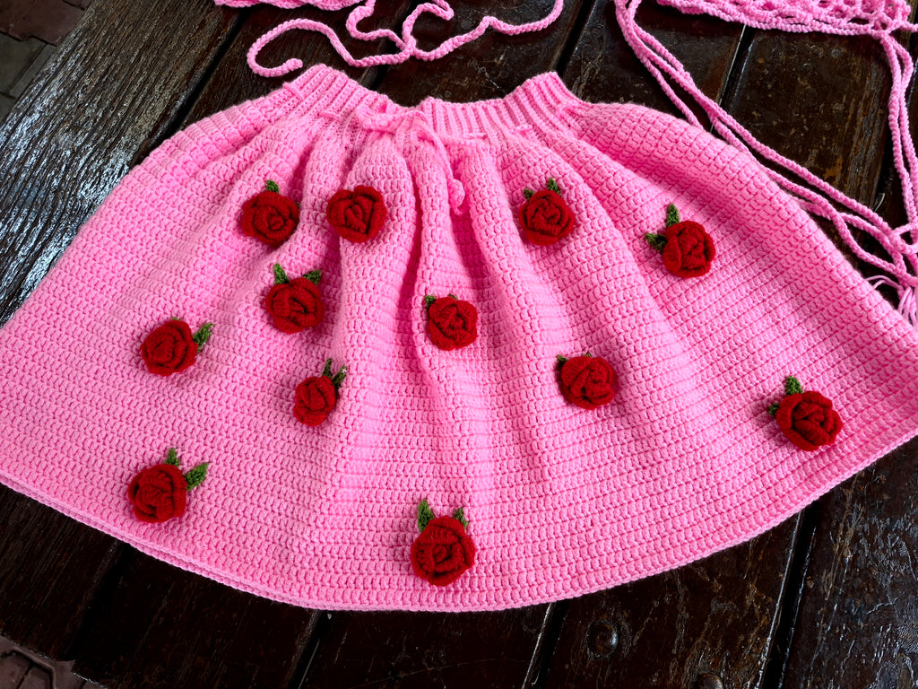Pink Crocheted Crop Top & Mini Skater Skirt Set with 3D Red Roses & Mesh Headpiece – Soft Girl Coquette Outfit, Handmade Crochet Two-Piece, Vibrant Pink Aesthetic, Cute Kawaii Set, Festival & Photoshoot Knitwear, Gift for Her